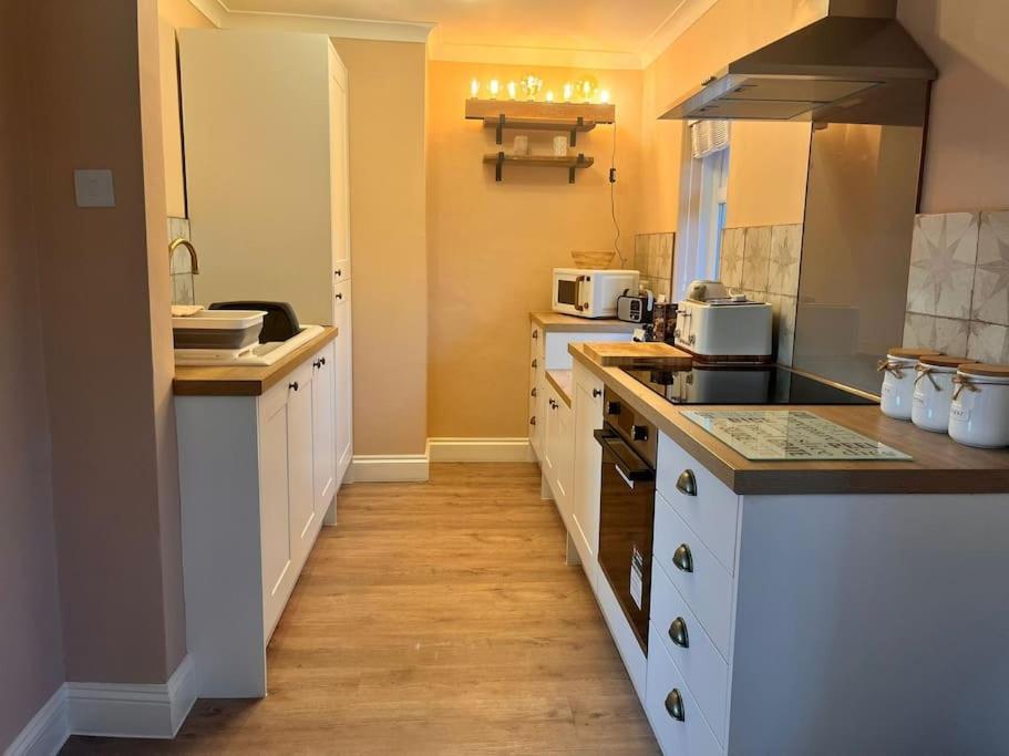 Blue Anchor House - Seaview, Hot Tub Apartments Bagian luar foto