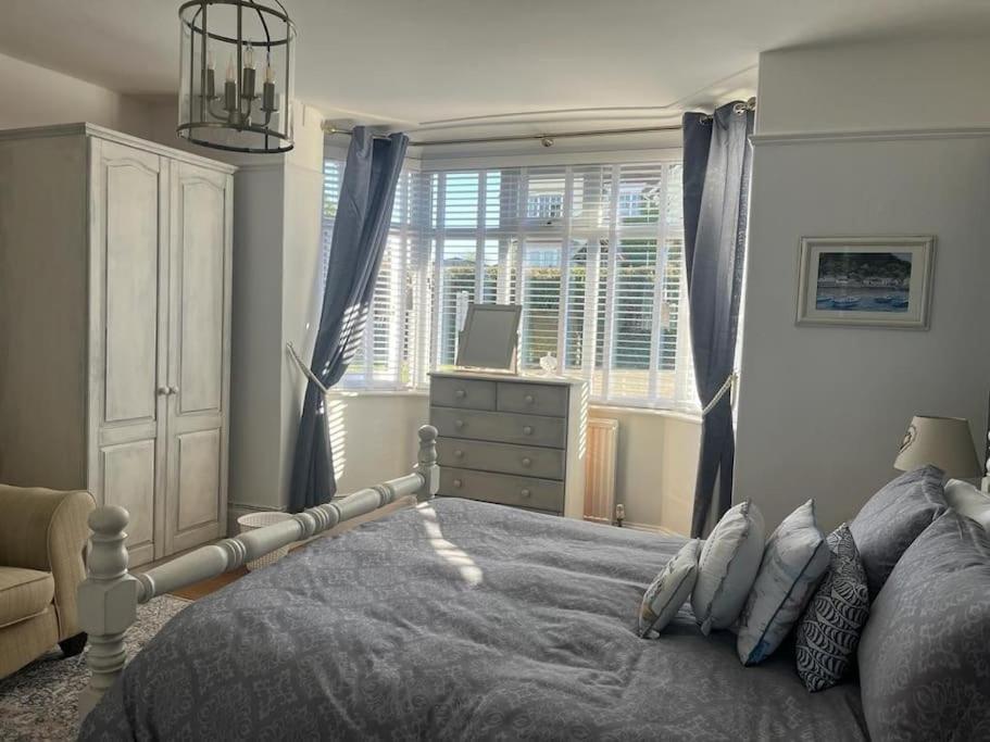 Blue Anchor House - Seaview, Hot Tub Apartments Bagian luar foto