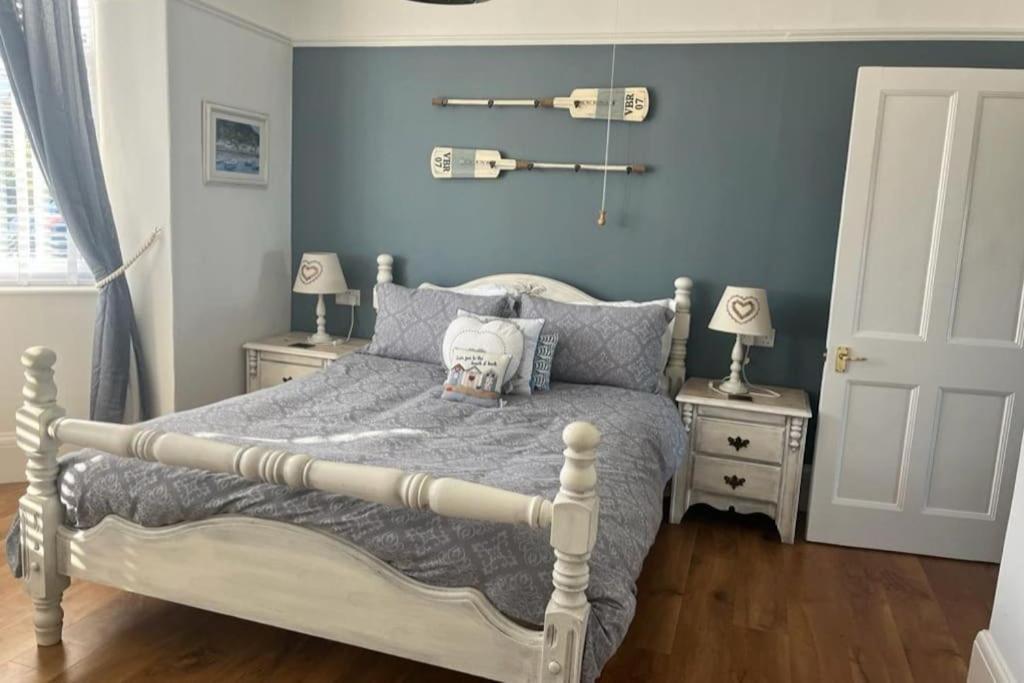 Blue Anchor House - Seaview, Hot Tub Apartments Bagian luar foto