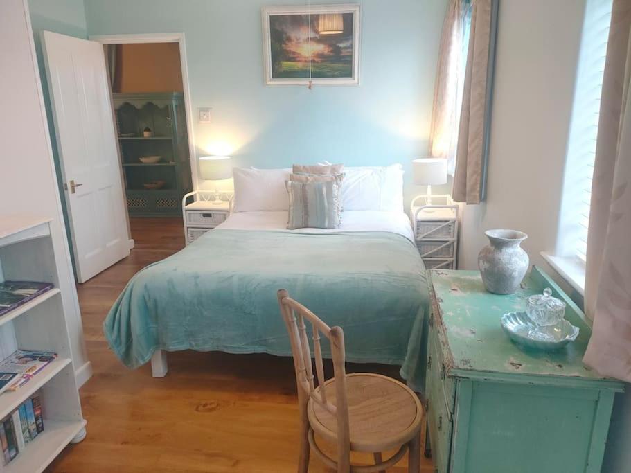 Blue Anchor House - Seaview, Hot Tub Apartments Bagian luar foto