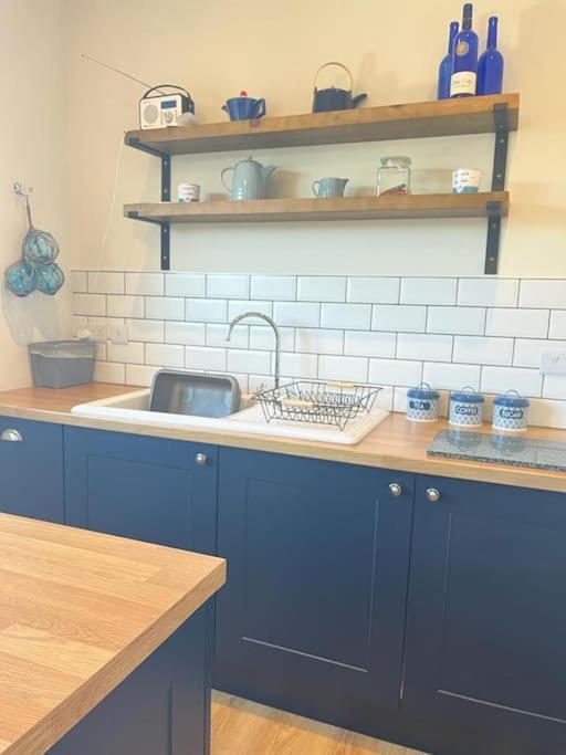 Blue Anchor House - Seaview, Hot Tub Apartments Bagian luar foto