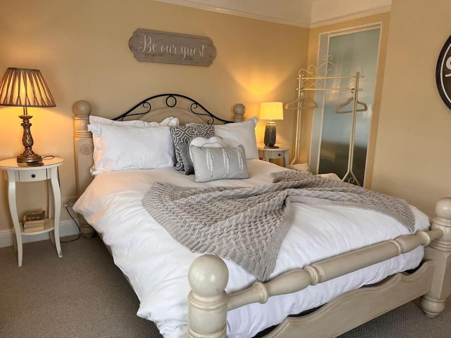 Blue Anchor House - Seaview, Hot Tub Apartments Bagian luar foto