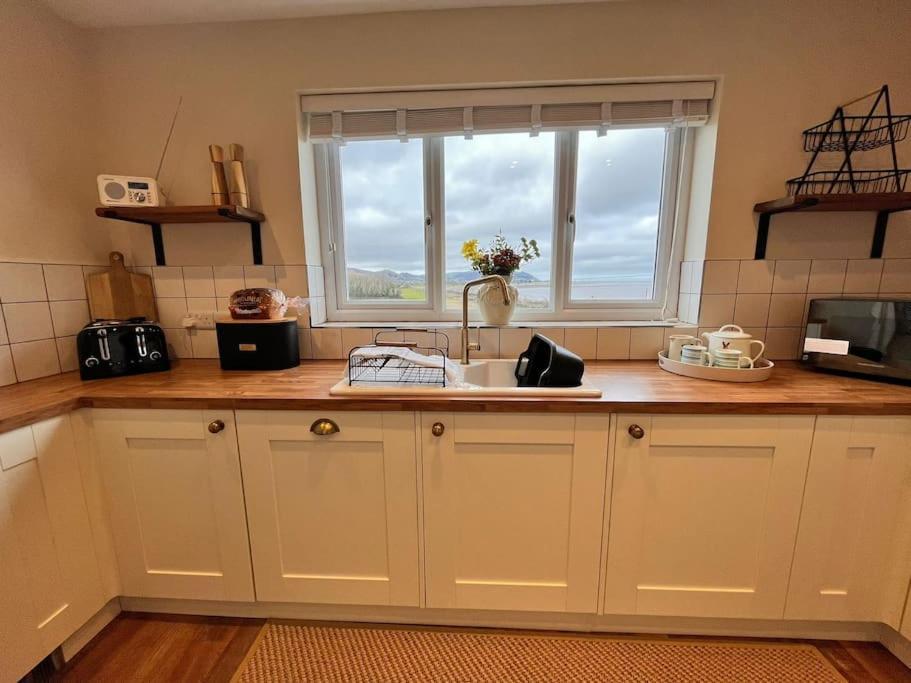 Blue Anchor House - Seaview, Hot Tub Apartments Bagian luar foto