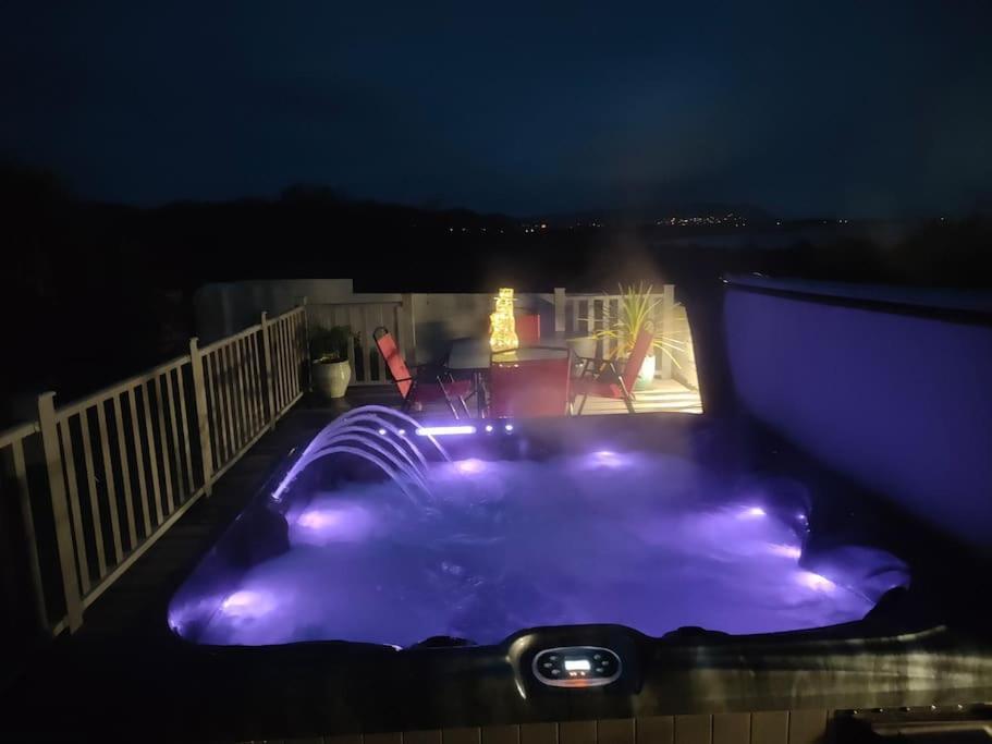 Blue Anchor House - Seaview, Hot Tub Apartments Bagian luar foto