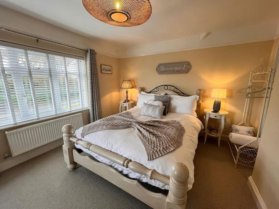 Blue Anchor House - Seaview, Hot Tub Apartments Bagian luar foto