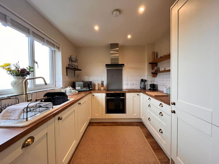 Blue Anchor House - Seaview, Hot Tub Apartments Bagian luar foto